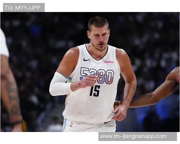 约基奇强调球队需提升防守强度关键时刻轮转要到位 约基奇强调球队需提升防守强度关键时刻轮转要到位