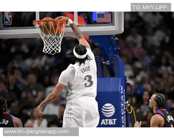 浓眉半场表现出色8投5中贡献12分5篮板1助攻1抢断展现强大实力