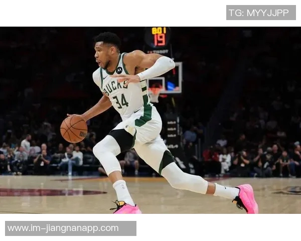 字母哥生涯30分10板5助表现超越天勾与大O独占NBA历史第一